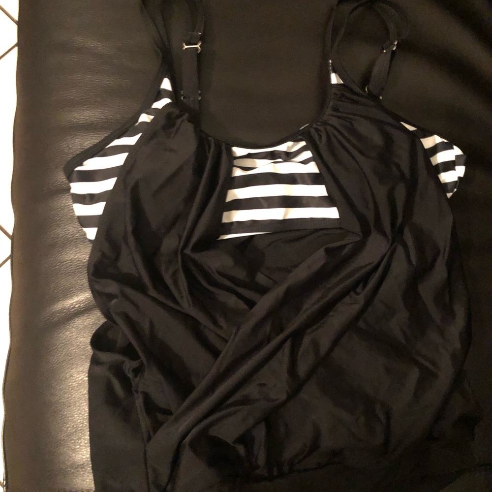 Swimsuit, new no tag - Picture 2 of 6